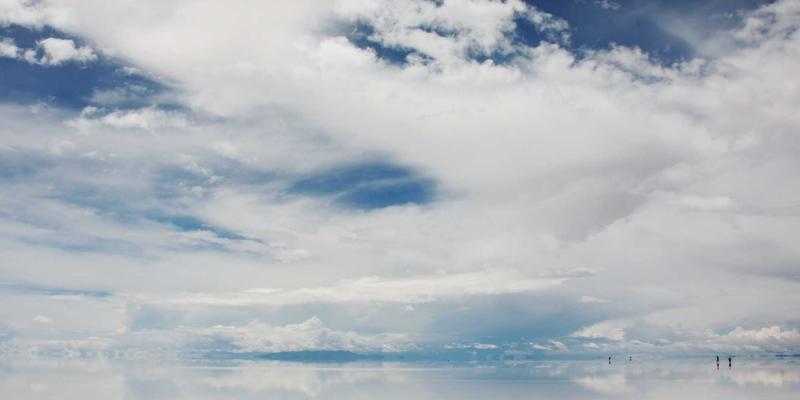 企业全球化第一步：如何通过域名注册与网站托管构建高效多语言网站策略