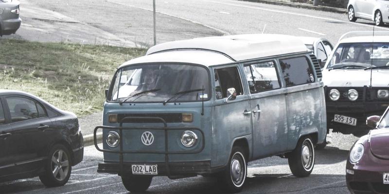 域名抢注实战指南：监控、竞价与获取过期优质域名的核心技巧