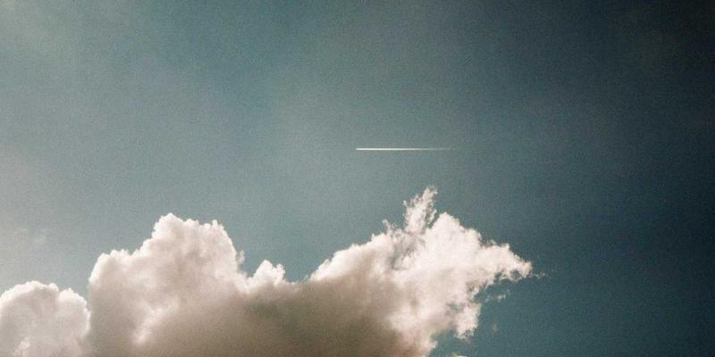 域名注册67：解锁企业邮箱与网站托管的数字身份基石