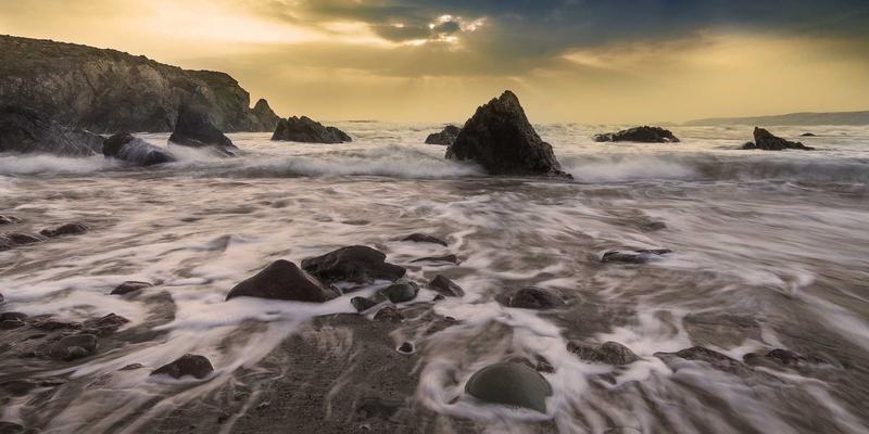 域名注册三大核心技巧：巧配企业邮箱与SSL证书，筑牢品牌数字根基