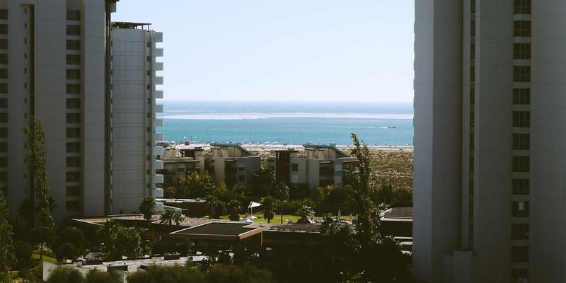 域名注册商转移全流程解析：解锁码获取、注意事项与常见问题