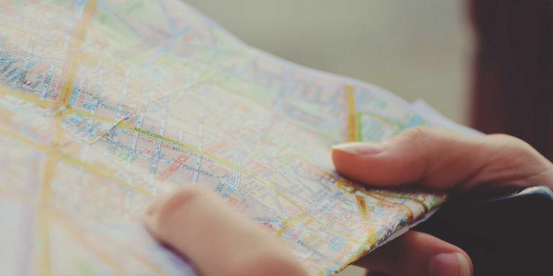 如何选择高信誉域名注册商：ICANN认证、客户支持与价格透明度三大关键对比